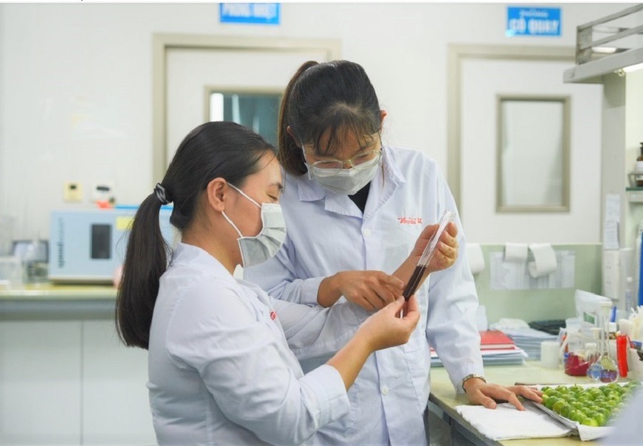 Quy trình kiểm soát chất lượng siro ho cảm được thực hiện nghiêm ngặt Quy trình kiểm soát chất lượng siro ho cảm được thực hiện nghiêm ngặt