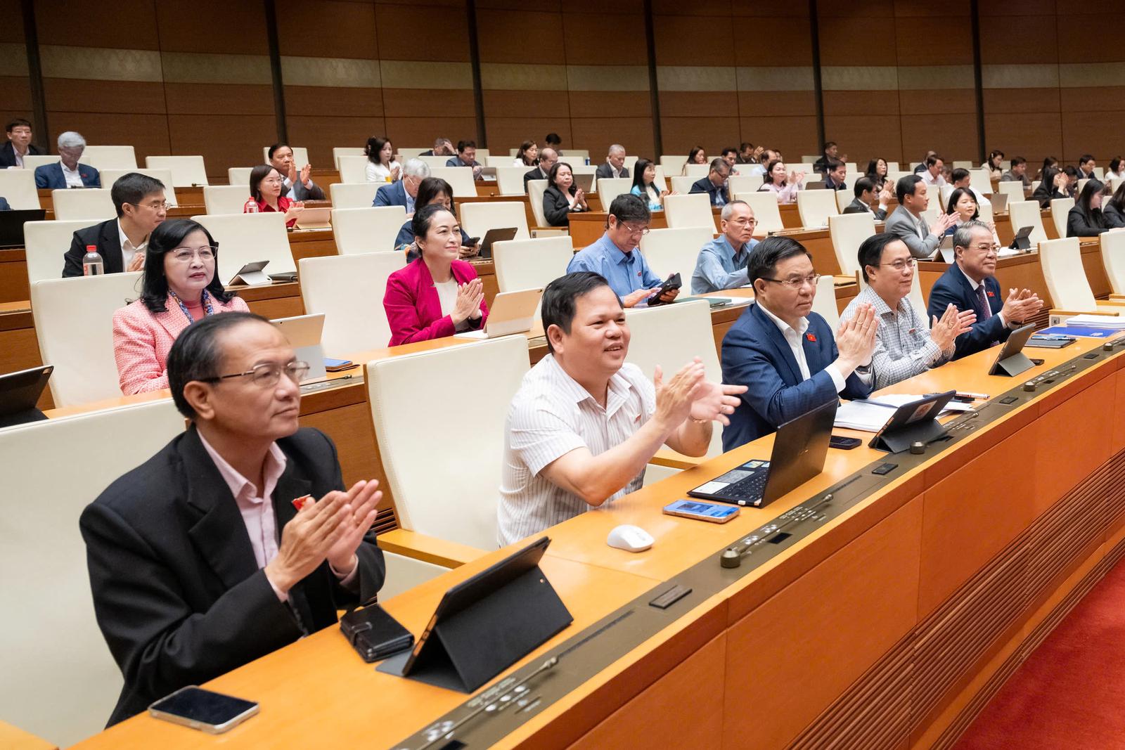 Luật Viên chức sửa đổi mở rộng quyền "làm thêm" từ năm 2026, siết chặt quy tắc xung đột lợi ích