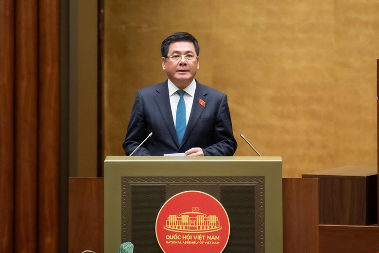 Thừa ủy quyền của Chính phủ, Bộ trưởng Bộ Công Thương Nguyễn Hồng Diên đã trình bày Báo cáo tiếp thu, giải trình trước Quốc hội Thừa ủy quyền của Chính phủ, Bộ trưởng Bộ Công Thương Nguyễn Hồng Diên đã trình bày Báo cáo tiếp thu, giải trình trước Quốc hội