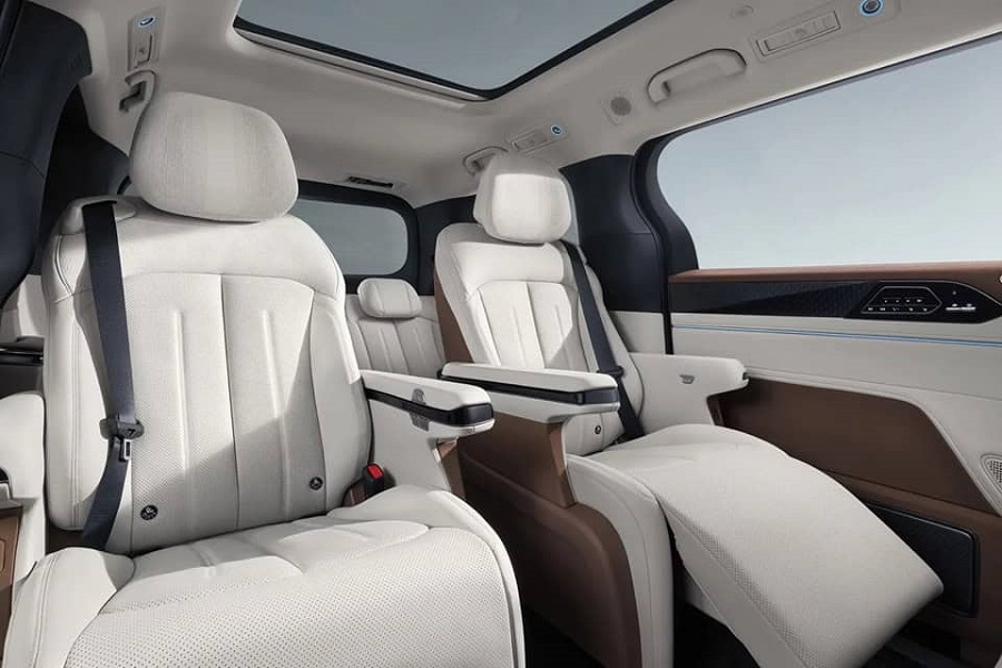 Nội thất sử dụng vật liệu cao cấp như da Nappa, gỗ tự nhiên Nội thất sử dụng vật liệu cao cấp như da Nappa, gỗ tự nhiên