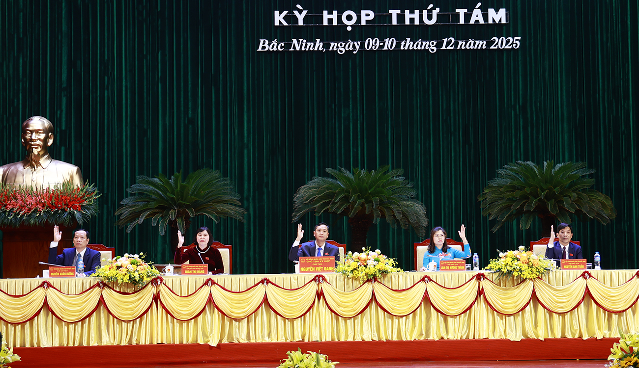 Các đồng chí chủ toạ biểu quyết thông qua dự thảo Nghị quyết tại kỳ họp Các đồng chí chủ toạ biểu quyết thông qua dự thảo Nghị quyết tại kỳ họp