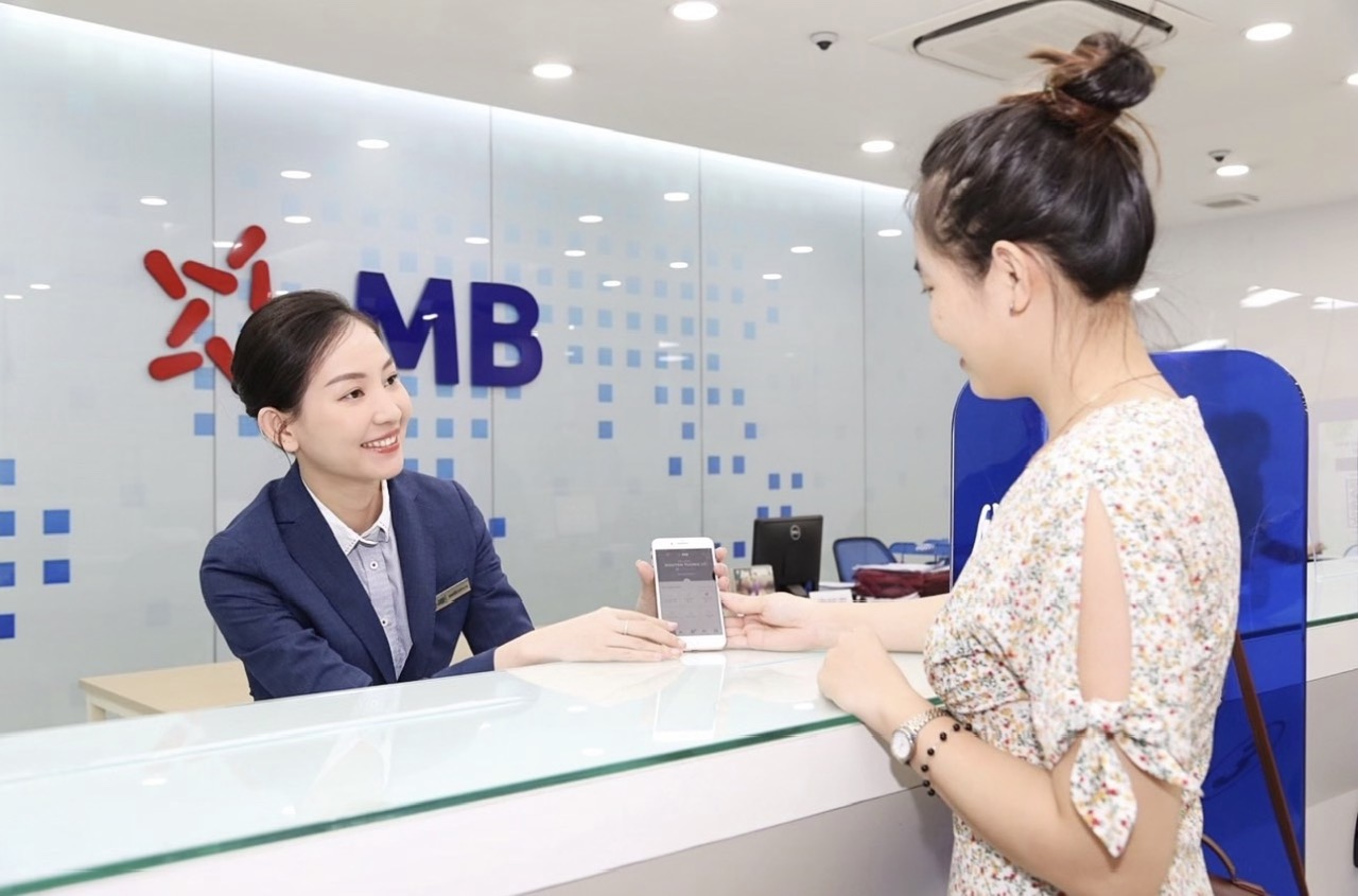 MB (MBB) nổi bật nhờ tăng trưởng tín dụng vượt trung bình ngành, hiệu quả hoạt động cao và nguồn thu ngoài lãi từ mảng bancassurance. (Ảnh minh họa) MB (MBB) nổi bật nhờ tăng trưởng tín dụng vượt trung bình ngành, hiệu quả hoạt động cao và nguồn thu ngoài lãi từ mảng bancassurance. (Ảnh minh họa)