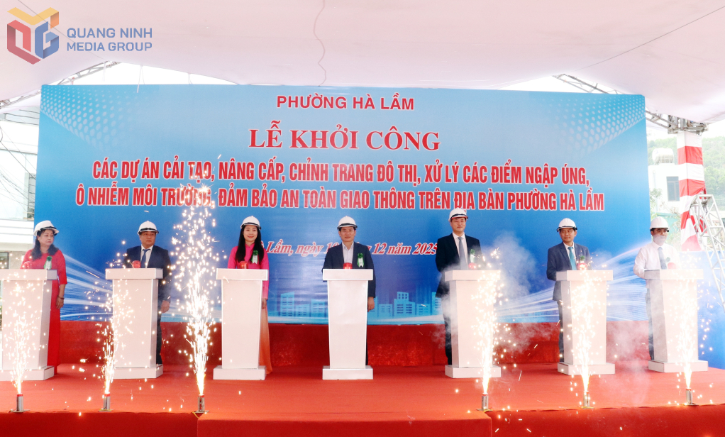 Các đại biểu thực hiện nghi thức khởi công các dự án. Các đại biểu thực hiện nghi thức khởi công các dự án.