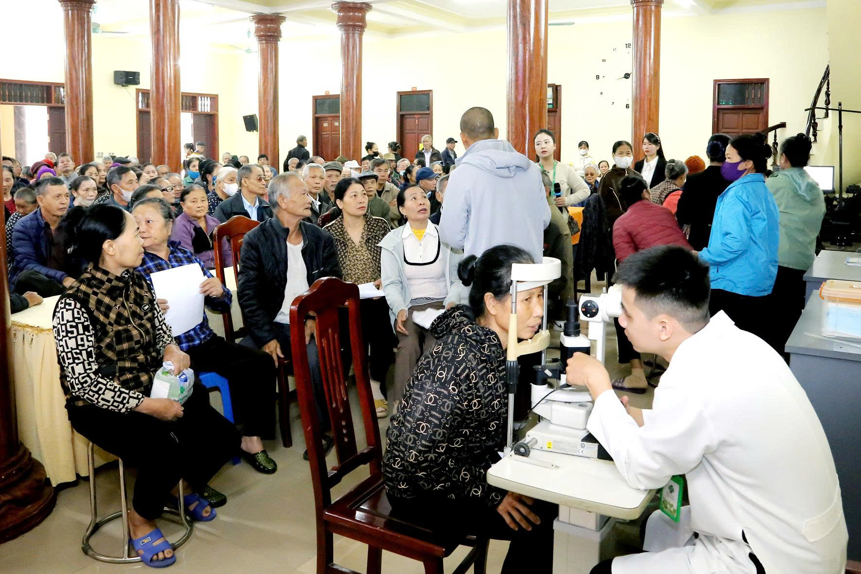 Hành trình thiện nguyện tại Đồng Thịnh: Khám mắt, cấp thuốc miễn phí cho gần 400 người dân