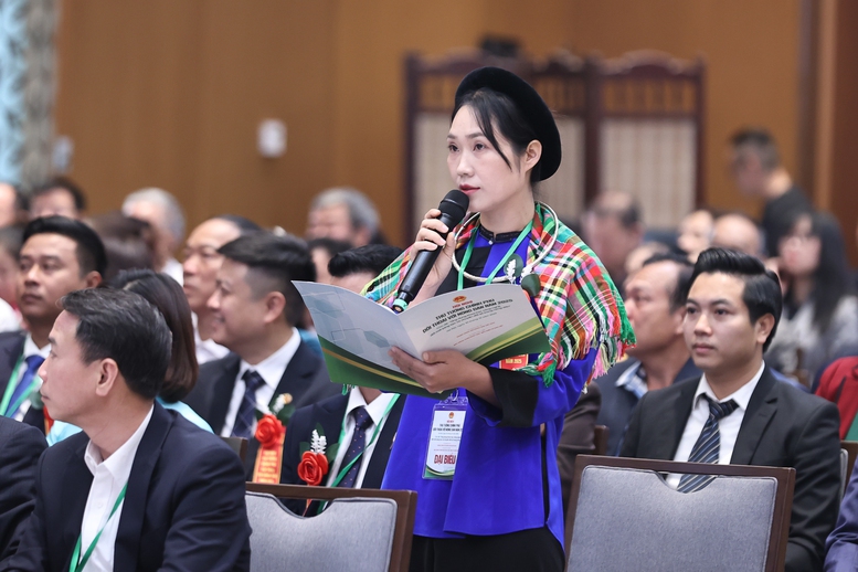Đại biểu nông dân nêu đề xuất tại Hội nghị - Ảnh: VGP/Nhật Bắc Đại biểu nông dân nêu đề xuất tại Hội nghị - Ảnh: VGP/Nhật Bắc
