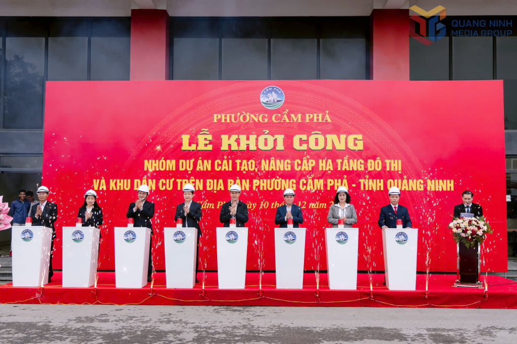 Các đại biểu thực hiện nghi thức khởi công 7 dự án cải tạo, nâng cấp hạ tầng đô thị. Các đại biểu thực hiện nghi thức khởi công 7 dự án cải tạo, nâng cấp hạ tầng đô thị.