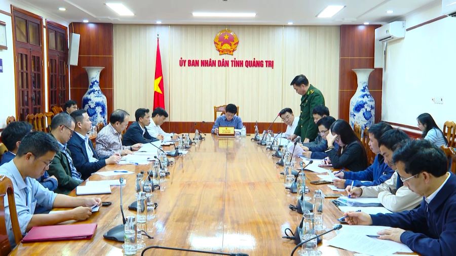 Các thành viên Ban chỉ đạo chống khai thác IUU tỉnh phát biểu tại cuộc họp. Các thành viên Ban chỉ đạo chống khai thác IUU tỉnh phát biểu tại cuộc họp.