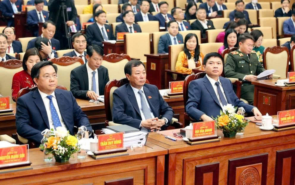 Các đại biểu tham dự phiên họp Hội đồng nhân dân tỉnh. Các đại biểu tham dự phiên họp Hội đồng nhân dân tỉnh.