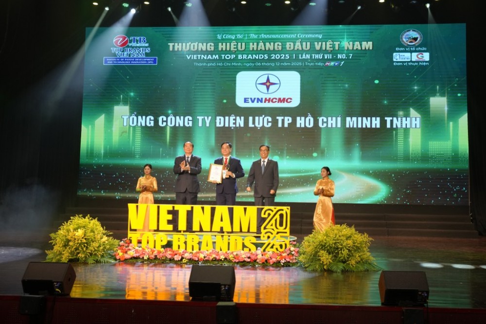EVNHCMC - Top 10 “Thương hiệu hàng đầu Việt Nam 2025”