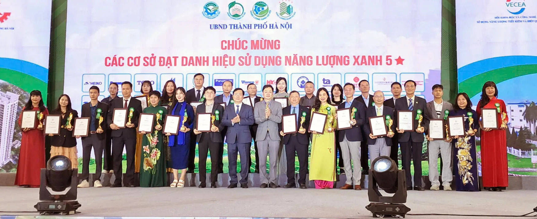 Hà Nội vinh danh cơ sở và công trình tiêu biểu trong sử dụng năng lượng xanh năm 2025