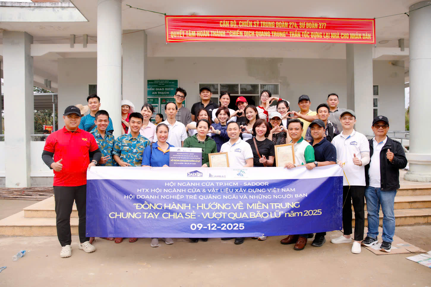 Trao tặng xã Tuy An Đông trị giá hơn 600 triệu đồng bao gồm nhu yếu phẩm & thuốc y tế Trao tặng xã Tuy An Đông trị giá hơn 600 triệu đồng bao gồm nhu yếu phẩm & thuốc y tế