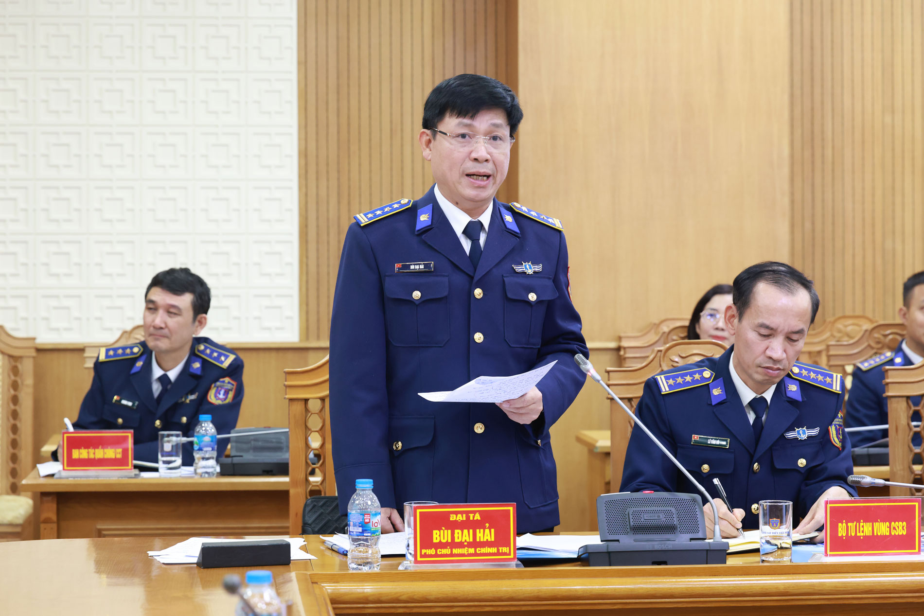Đại biểu Cục Chính trị Cảnh sát biển Việt Nam phát biểu ý kiến. Đại biểu Cục Chính trị Cảnh sát biển Việt Nam phát biểu ý kiến.