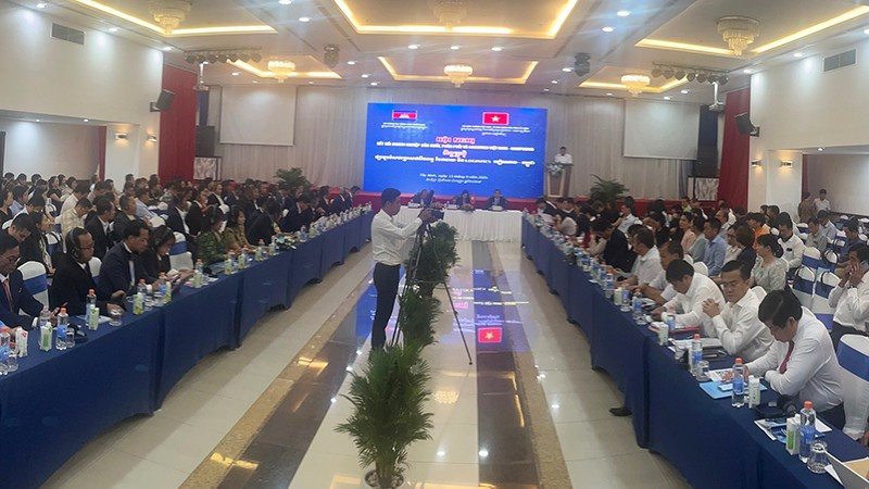 Đặt mục tiêu kim ngạch 20 tỷ USD vào 2030: Việt Nam tăng tốc hoàn thiện hạ tầng thương mại biên giới Campuchia