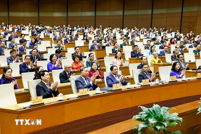 Tổng Bí thư Tô Lâm cùng các lãnh đạo, nguyên lãnh đạo Đảng, Nhà nước và đại biểu dự bế mạc kỳ họp. (Ảnh: Doãn Tấn/TTXVN) Tổng Bí thư Tô Lâm cùng các lãnh đạo, nguyên lãnh đạo Đảng, Nhà nước và đại biểu dự bế mạc kỳ họp. (Ảnh: Doãn Tấn/TTXVN)
