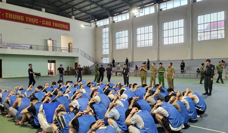 Công an Hà Tĩnh sang tận sào huyệt của các tổ chức lừa đảo quốc tế tại Tam Giác Vàng (Lào) để triệt phá ổ nhóm tội phạm. Công an Hà Tĩnh sang tận sào huyệt của các tổ chức lừa đảo quốc tế tại Tam Giác Vàng (Lào) để triệt phá ổ nhóm tội phạm.