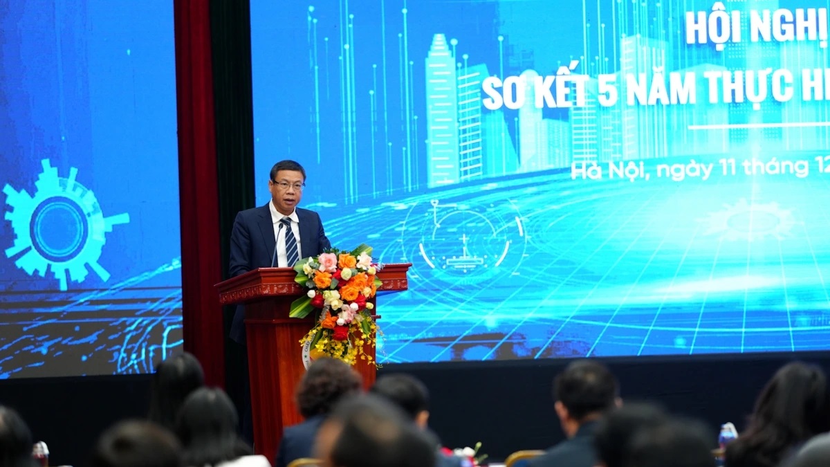 Ông Lê Xuân Định, Thứ trưởng Bộ Khoa học và Công nghệ phát biểu định hướng tại Hội nghị Ông Lê Xuân Định, Thứ trưởng Bộ Khoa học và Công nghệ phát biểu định hướng tại Hội nghị