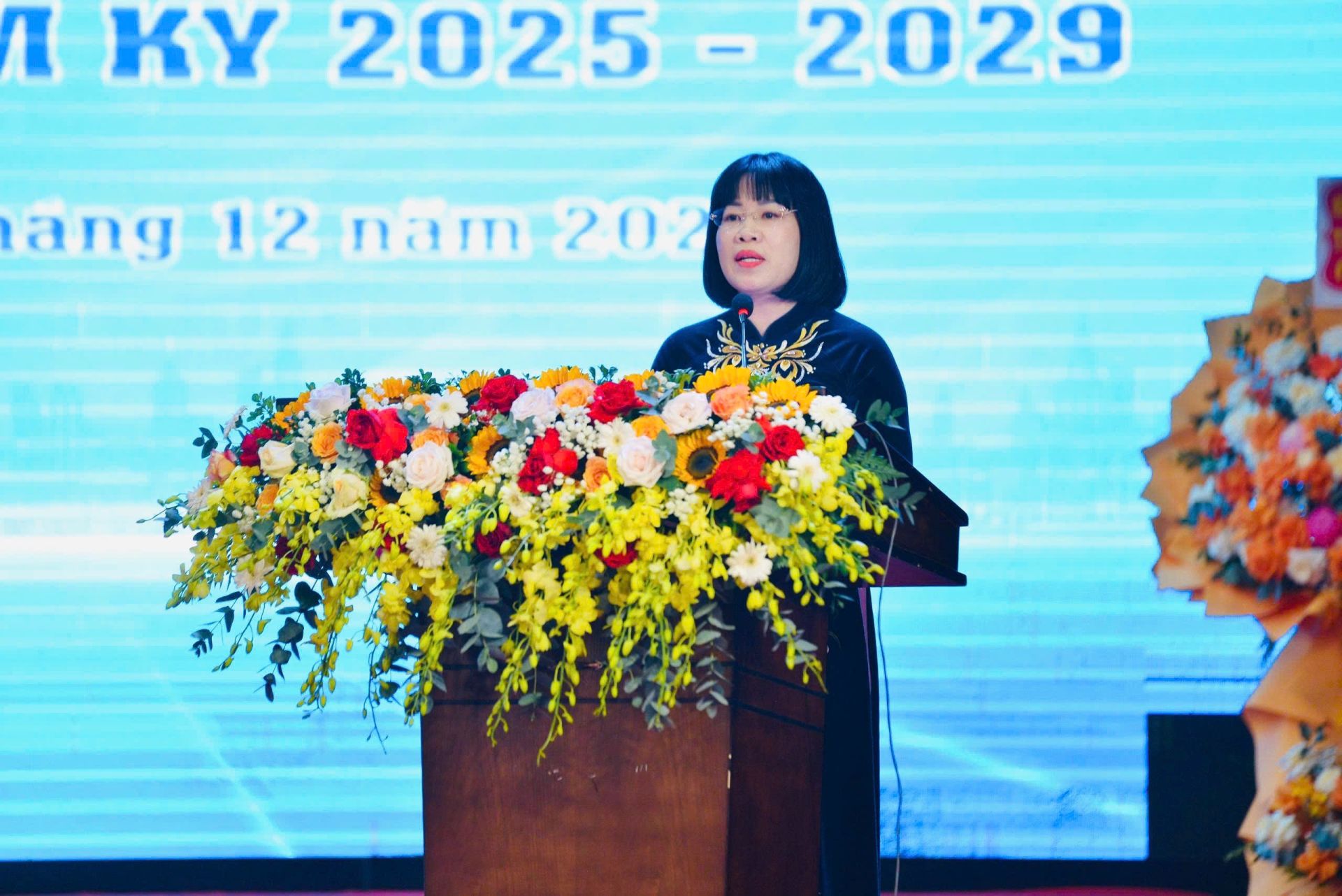 Đồng chí Vũ Thị Tố Nga, Phó Bí thư Thường trực Đảng ủy phường phát biểu chỉ đạo tại Đại hội. Đồng chí Vũ Thị Tố Nga, Phó Bí thư Thường trực Đảng ủy phường phát biểu chỉ đạo tại Đại hội.