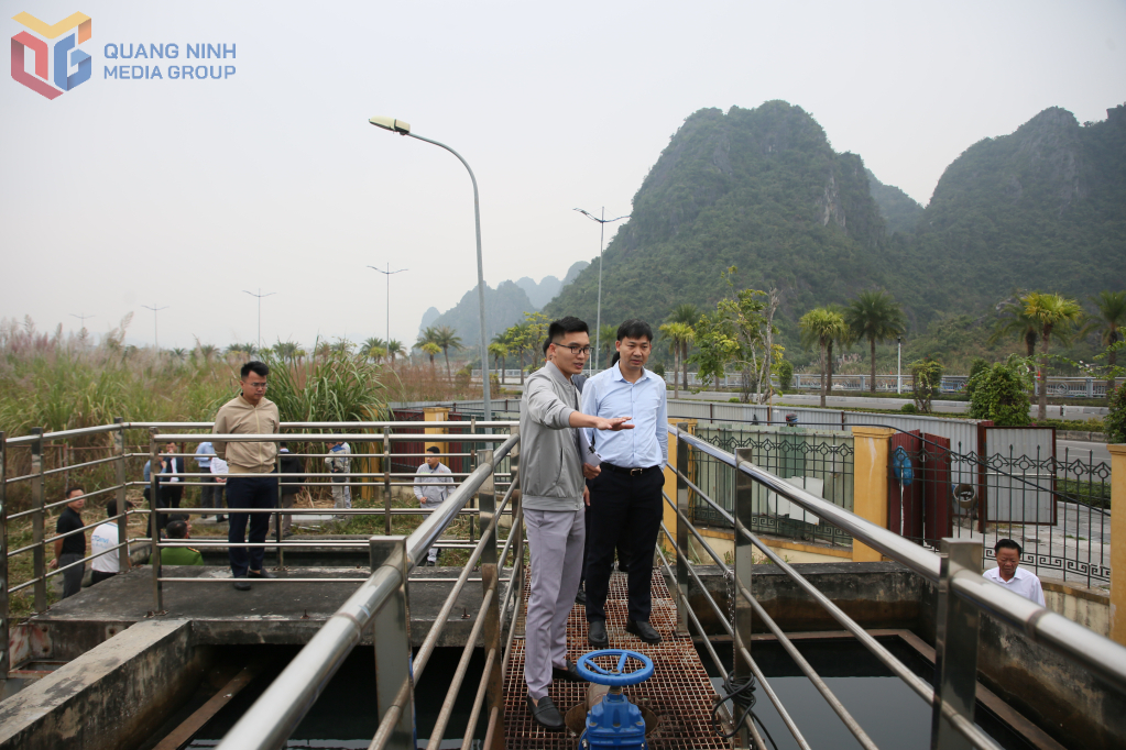Phó Chủ tịch UBND tỉnh Quảng Ninh Nguyễn Văn Công kiểm tra hoạt động vận hành Trạm xử lý nước thải khu đô thị Cột 5 - Cột 8 mở rộng tại phường Hạ Long. Phó Chủ tịch UBND tỉnh Quảng Ninh Nguyễn Văn Công kiểm tra hoạt động vận hành Trạm xử lý nước thải khu đô thị Cột 5 - Cột 8 mở rộng tại phường Hạ Long.