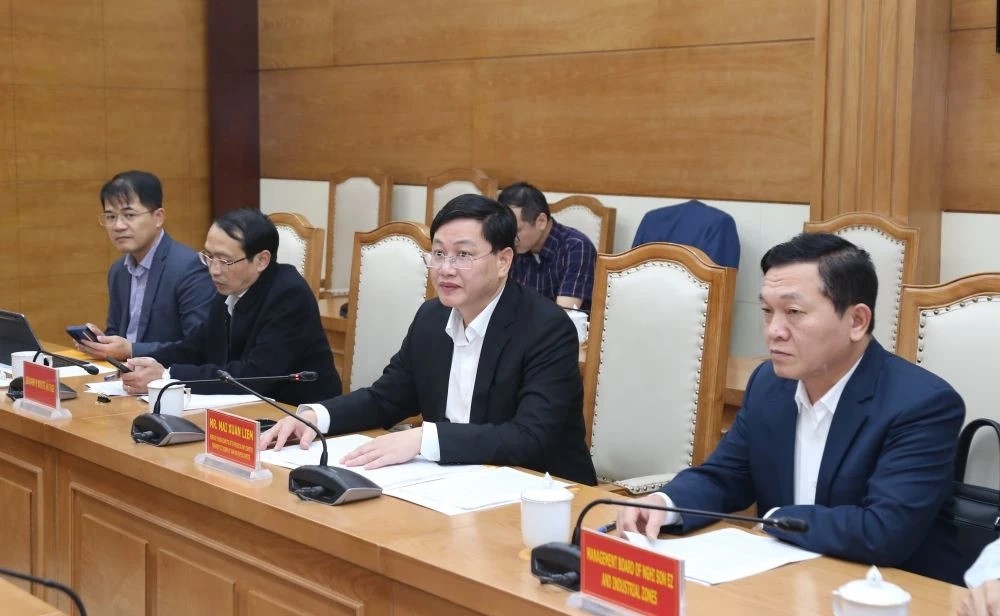 Phó Chủ tịch Thường trực UBND tỉnh Mai Xuân Liêm cùng các đại biểu tỉnh Thanh Hóa tiếp và làm việc với đoàn công tác Công ty AsterAuto Vietnam. Phó Chủ tịch Thường trực UBND tỉnh Mai Xuân Liêm cùng các đại biểu tỉnh Thanh Hóa tiếp và làm việc với đoàn công tác Công ty AsterAuto Vietnam.