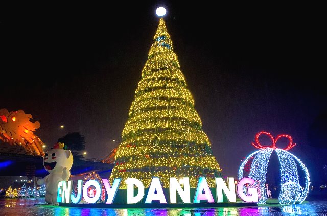 Lễ hội chào năm mới Đà Nẵng 2026 kéo dài trong 5 ngày tại nhiều địa điểm trên khắp địa bàn thành phố. Lễ hội chào năm mới Đà Nẵng 2026 kéo dài trong 5 ngày tại nhiều địa điểm trên khắp địa bàn thành phố.