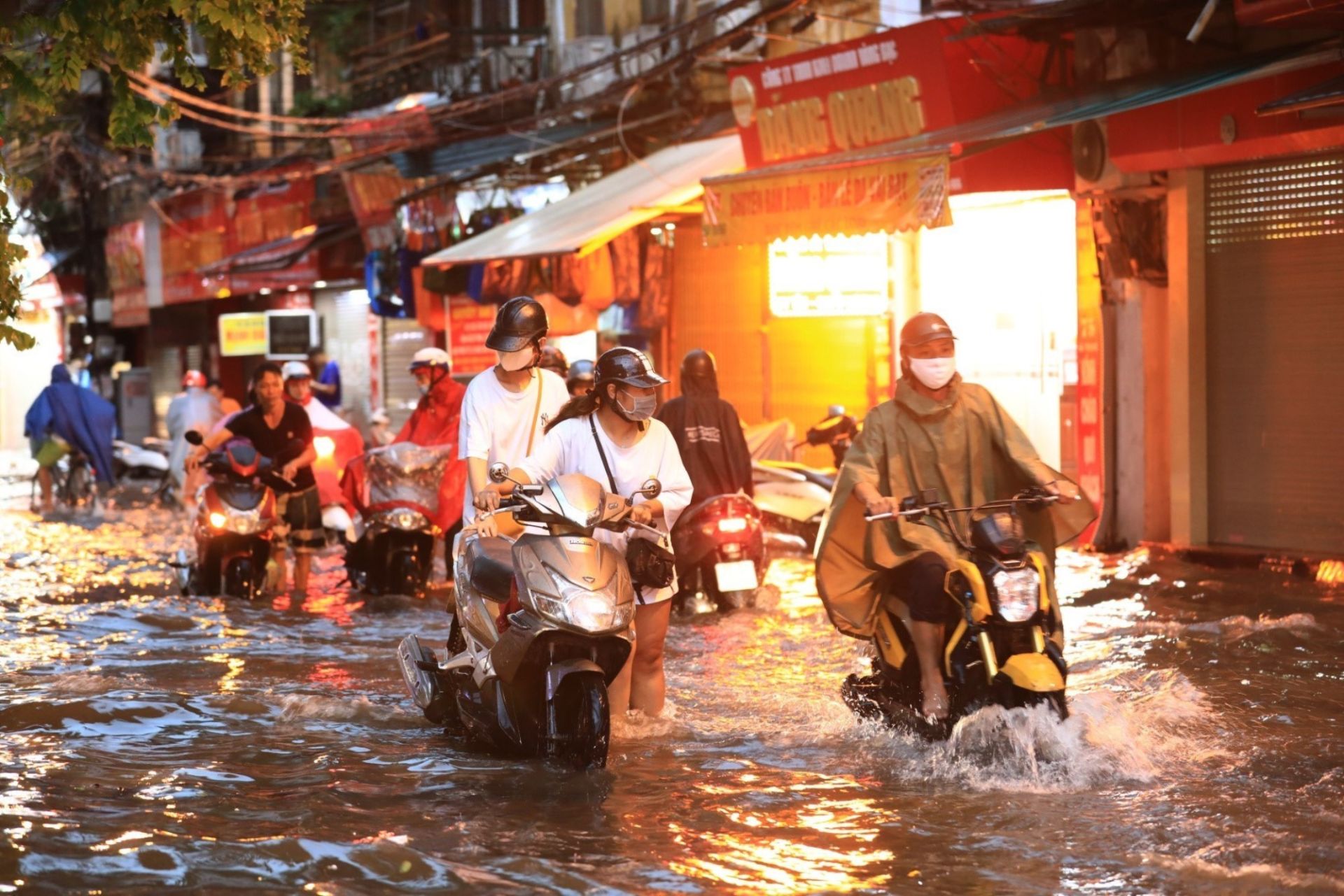 Giải bài toán úng ngập của Hà Nội: Đầu tư đồng bộ, hành động khẩn cấp