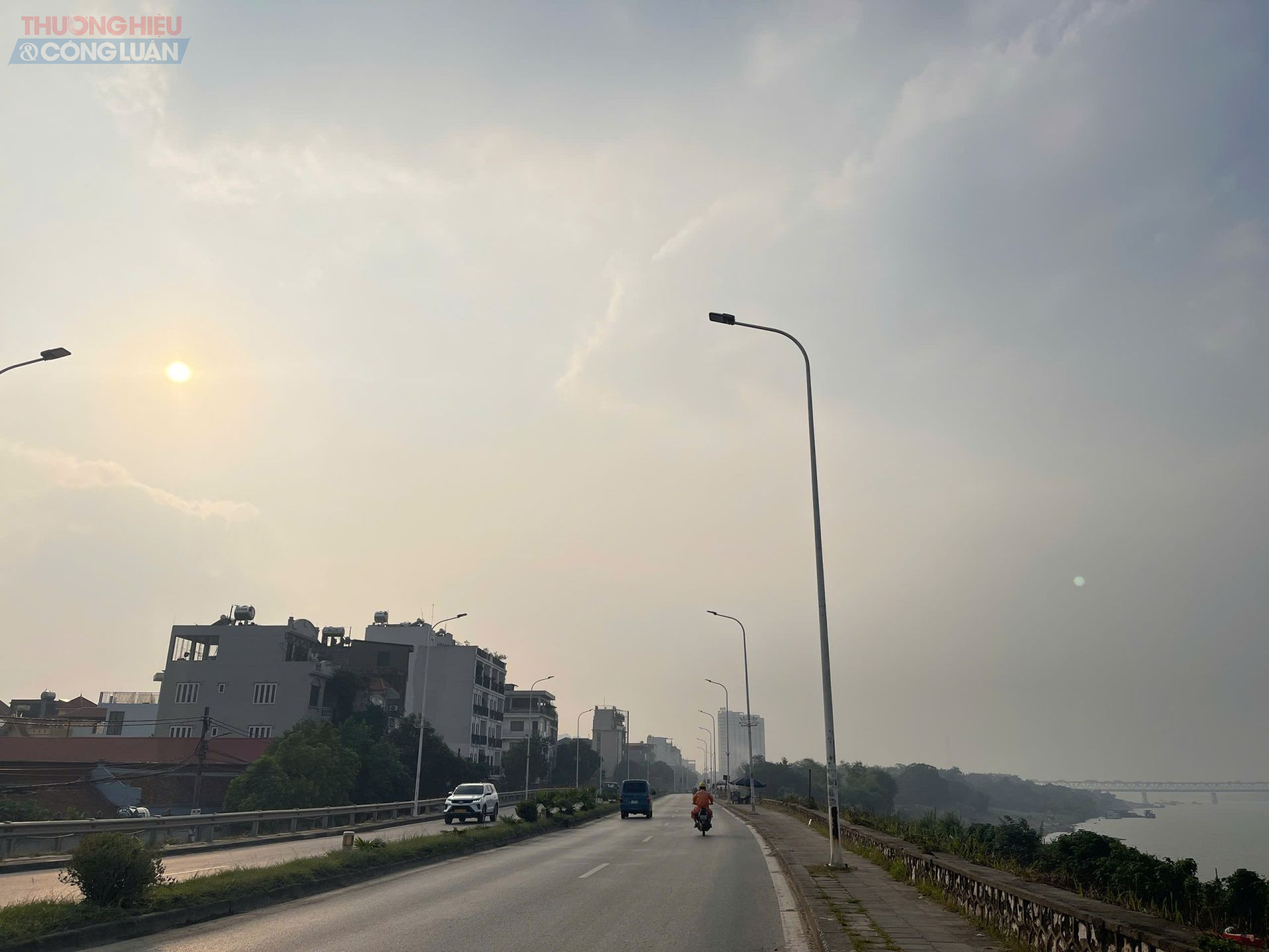 Hình ảnh ghi nhận lúc15 giờ 30 phút ngày 10/12 khu vực Phú Gia, phường Tây Hồ, Hà Nội. Hình ảnh ghi nhận lúc15 giờ 30 phút ngày 10/12 khu vực Phú Gia, phường Tây Hồ, Hà Nội.