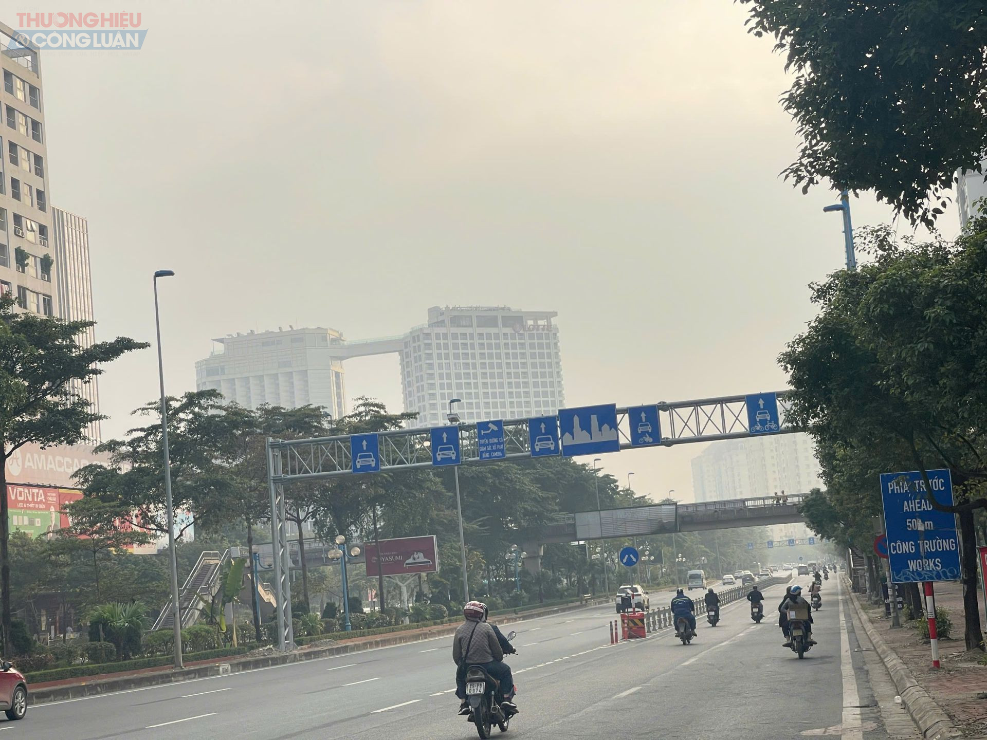 Hình ảnh ghi nhận chiều 10/12 khu vực đường Võ Chí Công, Hà Nội. Hình ảnh ghi nhận chiều 10/12 khu vực đường Võ Chí Công, Hà Nội.