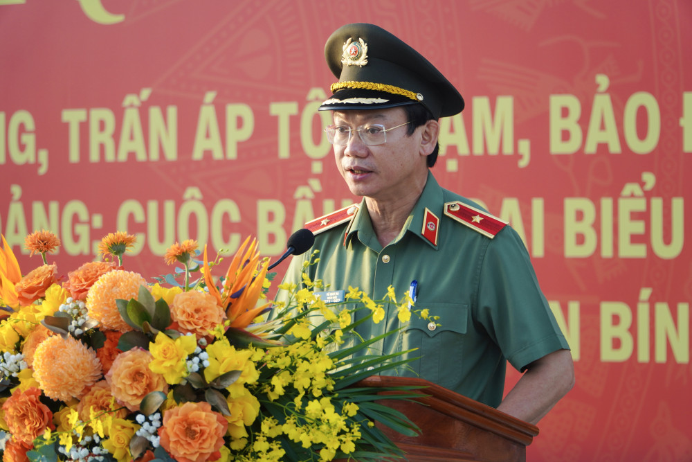 Thiếu tướng Vũ Như Hà - Ủy viên Ban Thường vụ Tỉnh ủy, Bí thư Đảng ủy, Giám đốc Công an tỉnh Tây Ninh phát lệnh ra quân