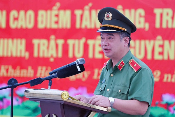 Thiếu tướng Nguyễn Hữu Phước- Giám đốc Công an Tỉnh phát mệnh lệnh xuất quân