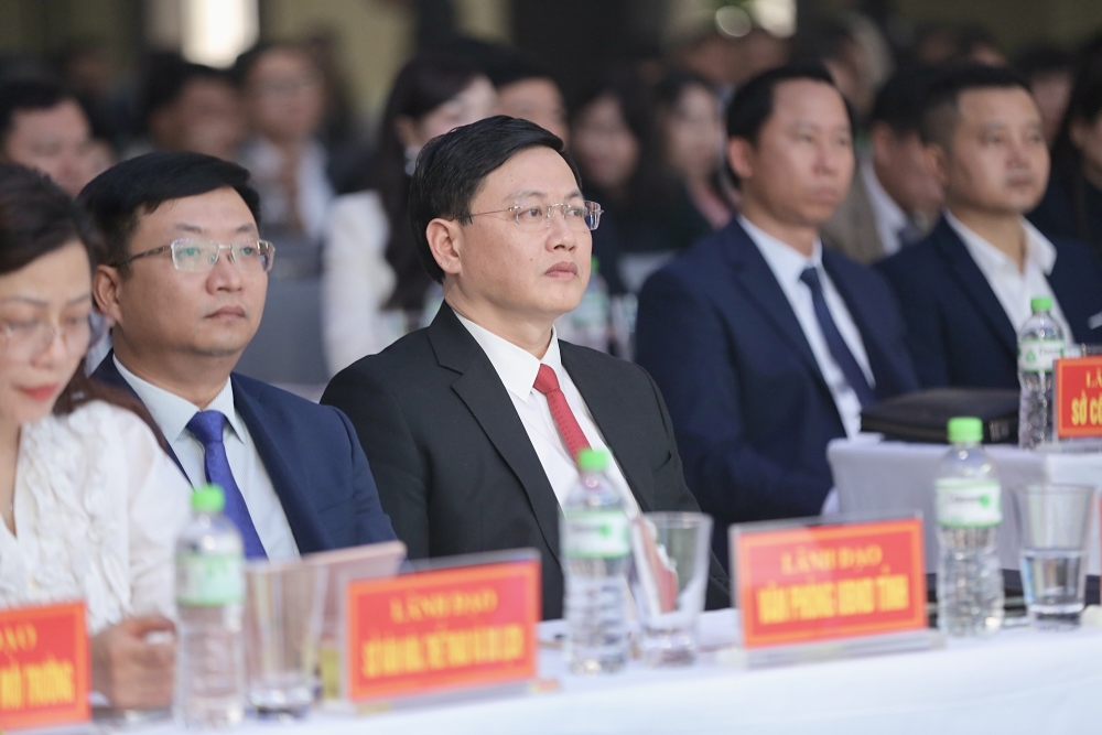 Phó Chủ tịch Thường trực UBND tỉnh Mai Xuân Liêm và các đại biểu dự hội nghị. Phó Chủ tịch Thường trực UBND tỉnh Mai Xuân Liêm và các đại biểu dự hội nghị.