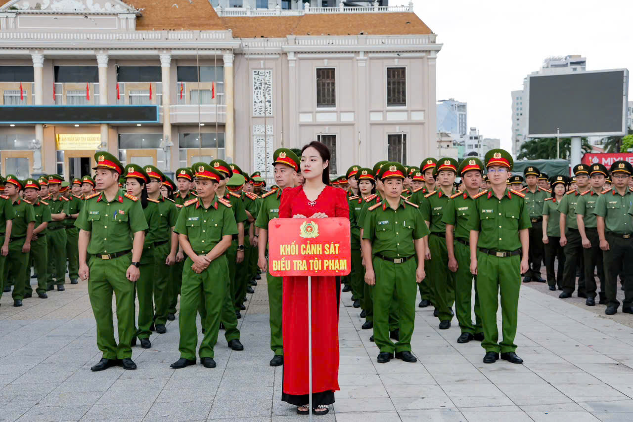 Lực lương tham dự Lễ ra quân