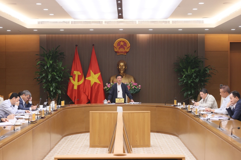 Theo Phó Thủ tướng, Luật Đất đai không cấm chuyển mục đích sử dụng đất, nhưng vấn đề là "cho chuyển mục đích sử dụng đất hay không và chuyển mục đích theo hình thức nào là do người có thẩm quyền quyết định" - Ảnh: VGP/Trần Mạnh Theo Phó Thủ tướng, Luật Đất đai không cấm chuyển mục đích sử dụng đất, nhưng vấn đề là "cho chuyển mục đích sử dụng đất hay không và chuyển mục đích theo hình thức nào là do người có thẩm quyền quyết định" - Ảnh: VGP/Trần Mạnh