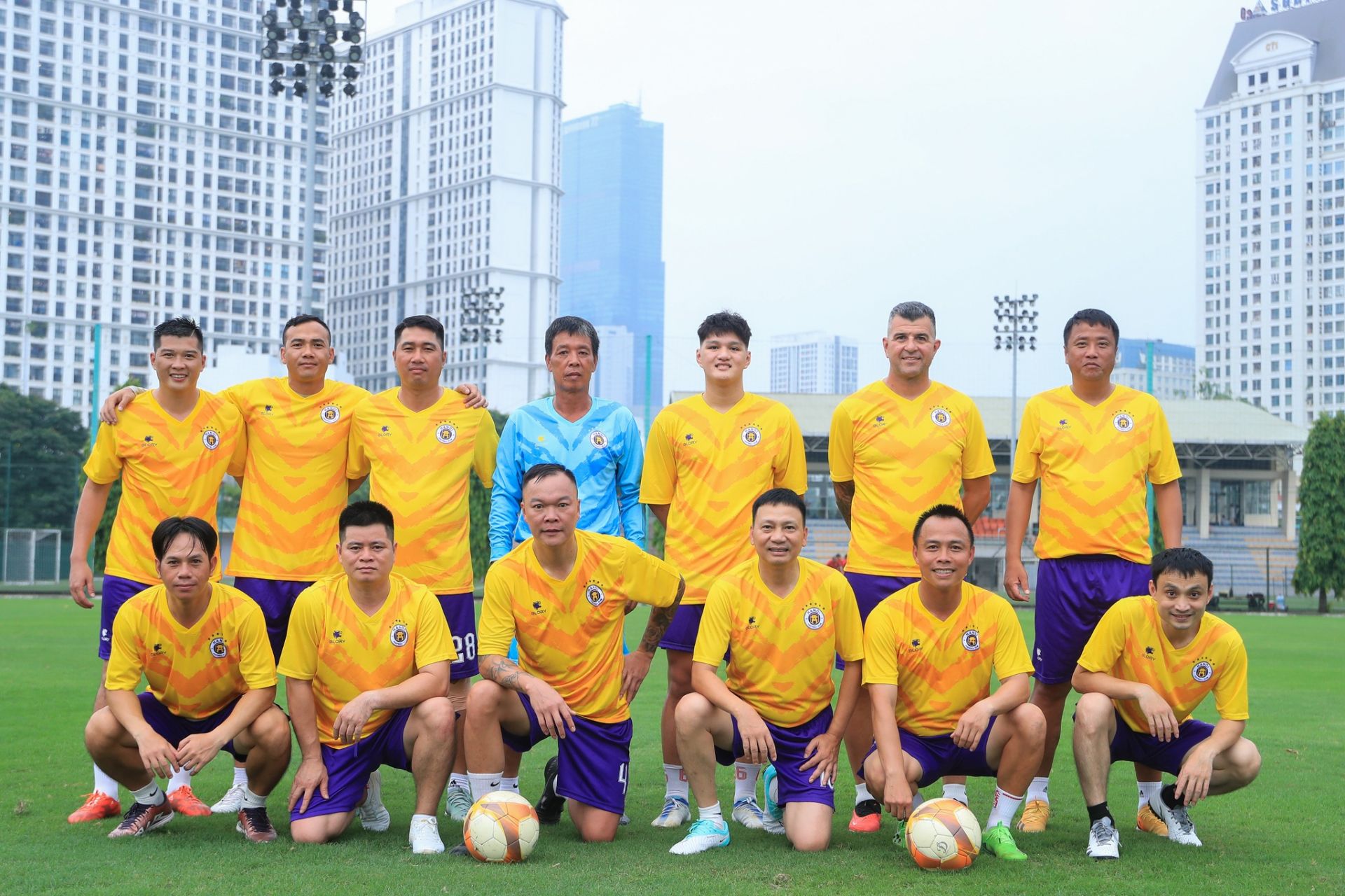 Bầu Hiển thành lập đội bóng cựu cầu thủ Hà Nội T&T nhằm tri ân, cùng nhìn lại chặng đường xây dựng, phát triển và trưởng thành của đội bóng thủ đô. Bầu Hiển thành lập đội bóng cựu cầu thủ Hà Nội T&T nhằm tri ân, cùng nhìn lại chặng đường xây dựng, phát triển và trưởng thành của đội bóng thủ đô.