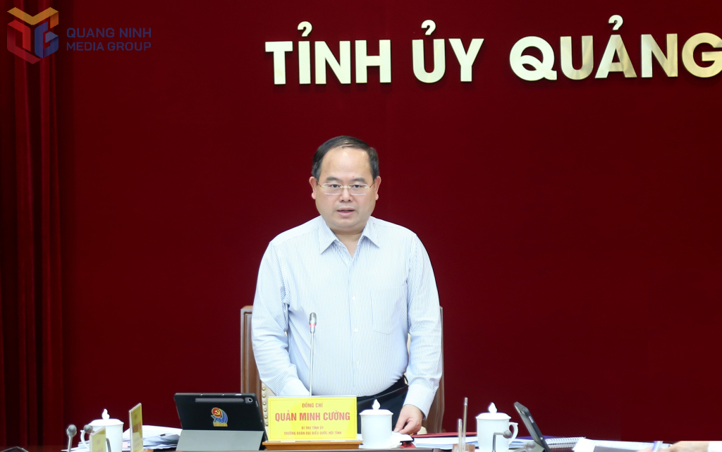 Ông Quản Minh Cường, Bí thư Tỉnh ủy, Trưởng Đoàn ĐBQH tỉnh Quảng Ninh, phát biểu chỉ đạo tại hội nghị.