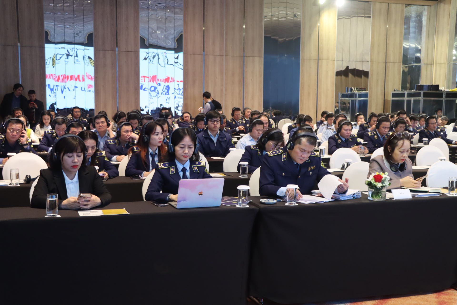 Các đại biểu tham dự hội thảo