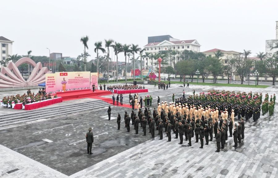 Quang cảnh lễ ra quân. Quang cảnh lễ ra quân.