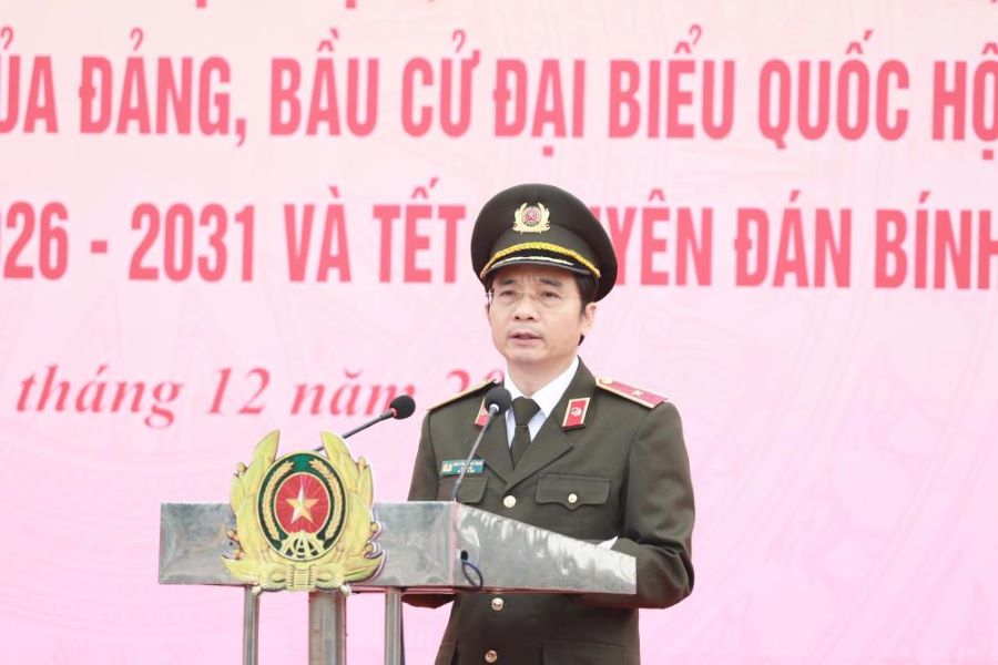 Thiếu tướng Nguyễn Xuân Thao, Giám đốc Công an tỉnh phát lệnh ra quân. Thiếu tướng Nguyễn Xuân Thao, Giám đốc Công an tỉnh phát lệnh ra quân.