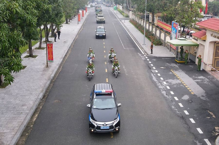 Công an tỉnh Hà Tĩnh diễu hành biểu dương lực lượng tại lễ ra quân.