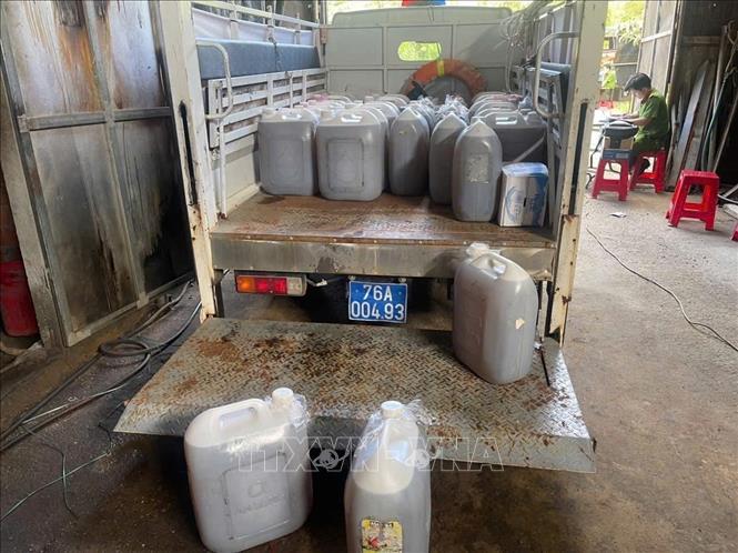 Quảng Ngãi: Tạm giữ hơn 3.000 lít dầu diesel không rõ nguồn gốc