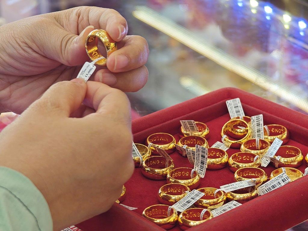 Giá vàng hôm nay 12/12: Trong nước hạ nhẹ, thế giới tăng khi Fed cắt giảm lãi suất. (Ảnh minh họa)