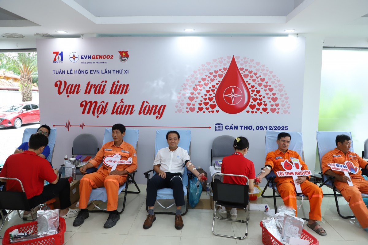 Hành động ý nghĩa này góp phần chung tay giảm bớt áp lực khan hiếm nguồn máu cứu người. Bởi thực tế thời gian qua trên cả nước vẫn còn rất nhiều trường hợp người đau bệnh có hoàn cảnh khó khăn, cần hiến máu để được cứu chữa kịp thời Hành động ý nghĩa này góp phần chung tay giảm bớt áp lực khan hiếm nguồn máu cứu người. Bởi thực tế thời gian qua trên cả nước vẫn còn rất nhiều trường hợp người đau bệnh có hoàn cảnh khó khăn, cần hiến máu để được cứu chữa kịp thời