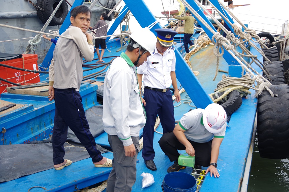 Niêm phong mẫu giám định