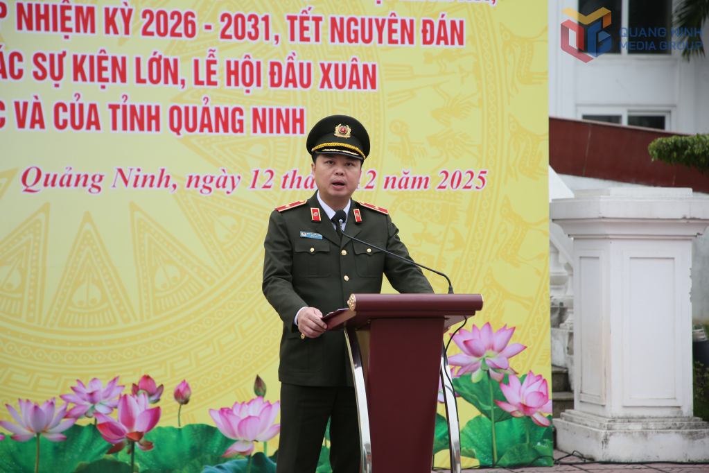 Thiếu tướng Nguyễn Tiến Trung, Bí thư Đảng ủy, Giám đốc Công an tỉnh Quảng Ninh phát lệnh ra quân đợt cao điểm tấn công, trấn áp tội phạm.