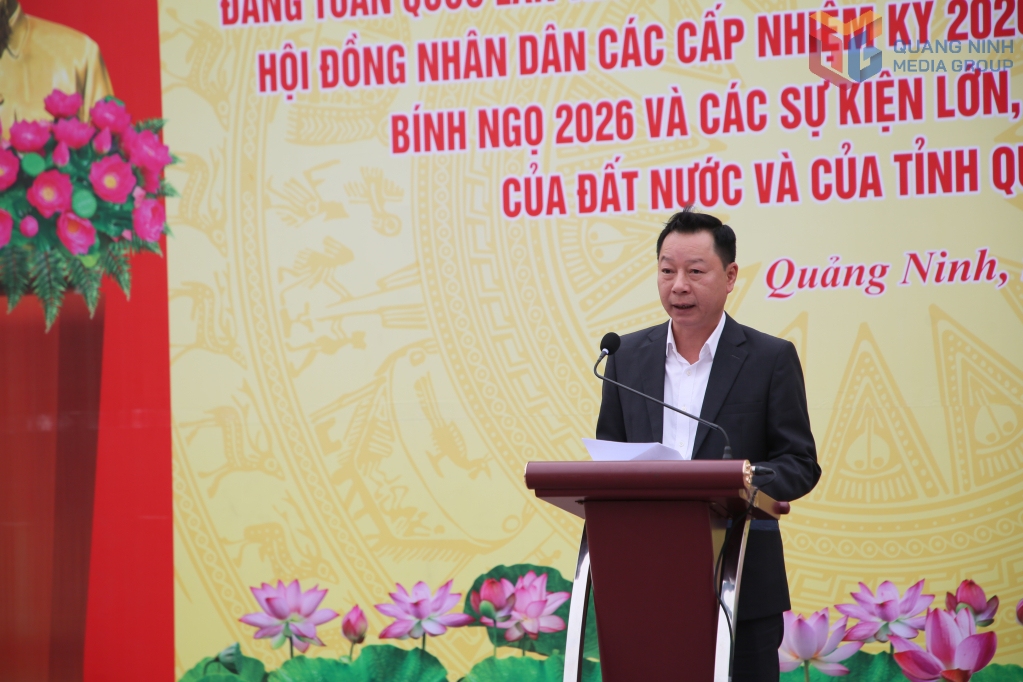 Ông Lê Văn Ánh, Phó Chủ tịch UBND tỉnh Quảng Ninh phát biểu tại lễ ra quân.