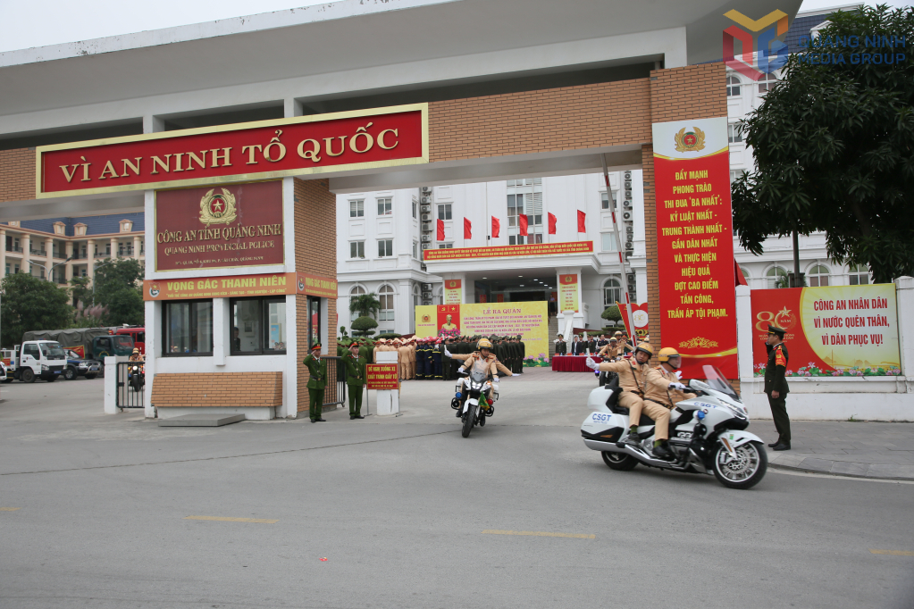 CBCS các lực lượng Công an toàn tỉnh tổ chức diễu hành biểu dương lực lượng ngay sau lễ ra quân.