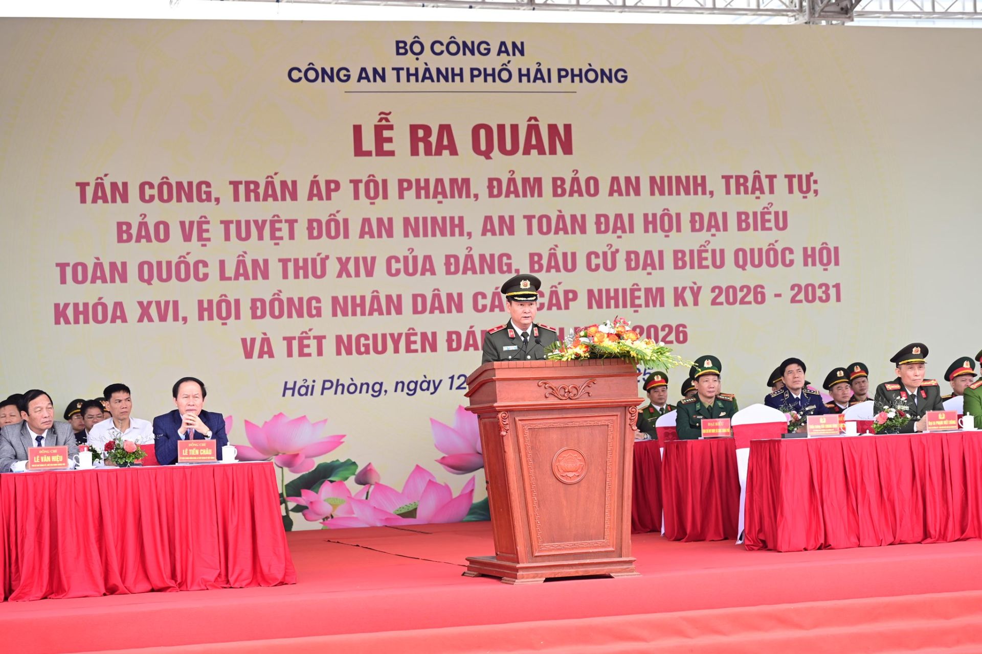 Thiếu tướng Bùi Quang Bình, Ủy viên BTV Thành ủy, Bí thư Đảng ủy, Giám đốc CATP phát biểu.