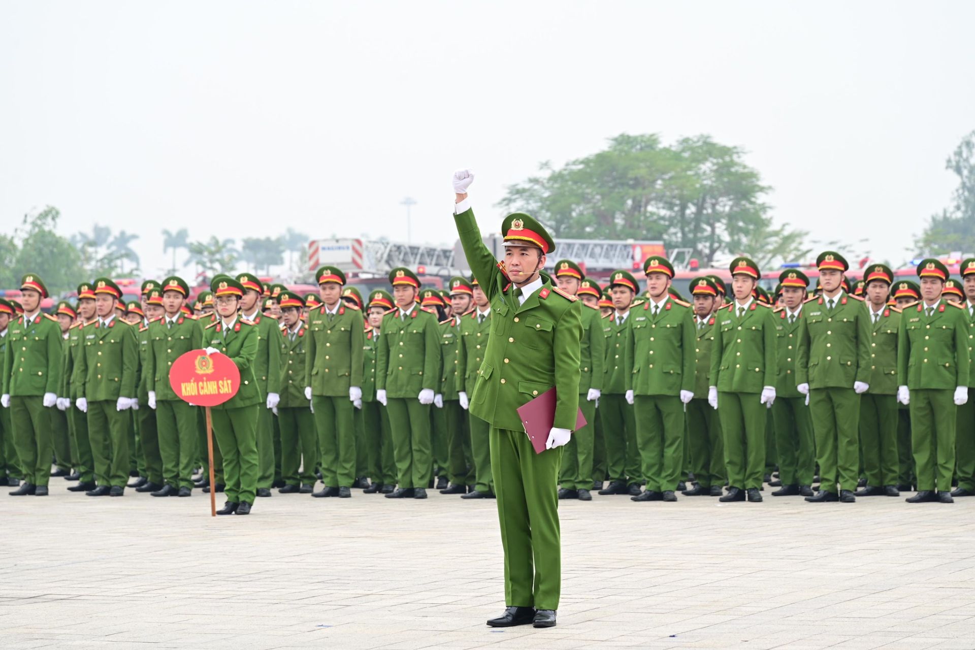 Trung tá Nguyễn Văn Đức, Trưởng Phòng Cảnh sát hình sự thay mặt các lực lượng tham gia lễ ra quân phát biểu.