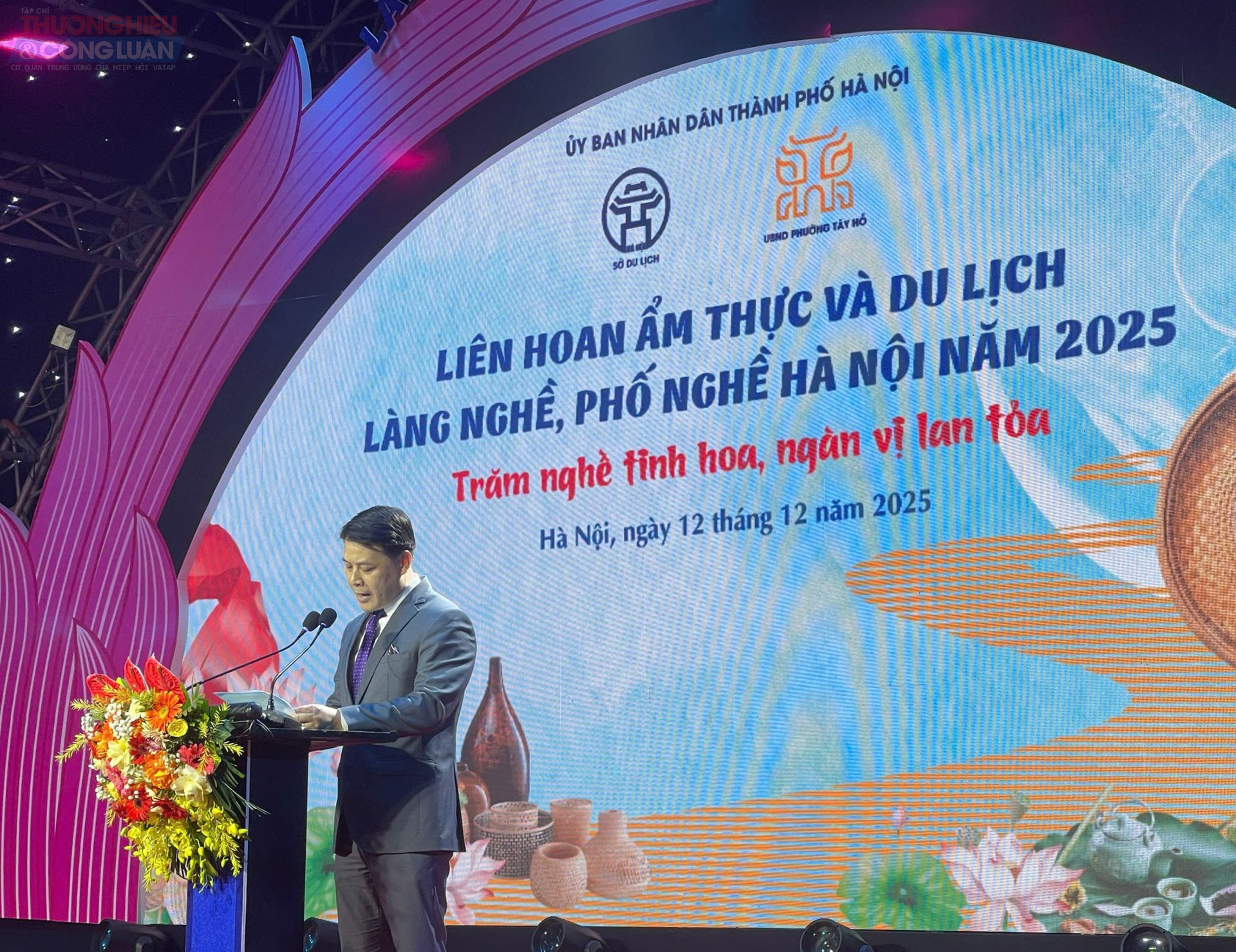 Ông Nguyễn Trần Quang - Phó Giám đốc Sở Du lịch Hà Nội phát biểu lễ khai mạc. Ông Nguyễn Trần Quang - Phó Giám đốc Sở Du lịch Hà Nội phát biểu lễ khai mạc.