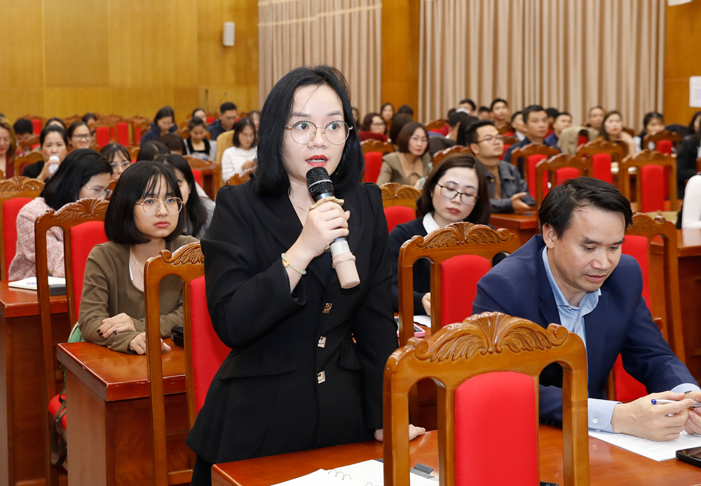 Đại diện doanh nghiệp trao đổi tại hội nghị. Đại diện doanh nghiệp trao đổi tại hội nghị.