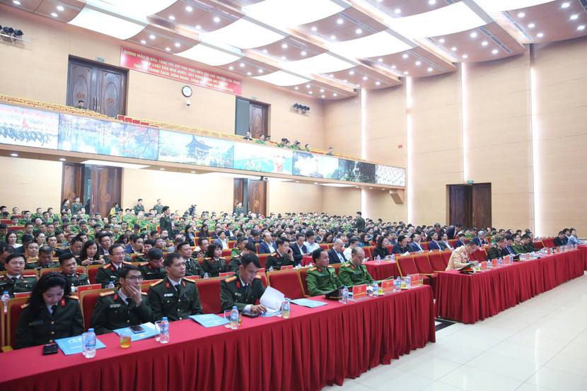 Quang cảnh lễ phát động đợt cao điểm tấn công, trấn áp các loại tội phạm. Ảnh: TL Quang cảnh lễ phát động đợt cao điểm tấn công, trấn áp các loại tội phạm. Ảnh: TL